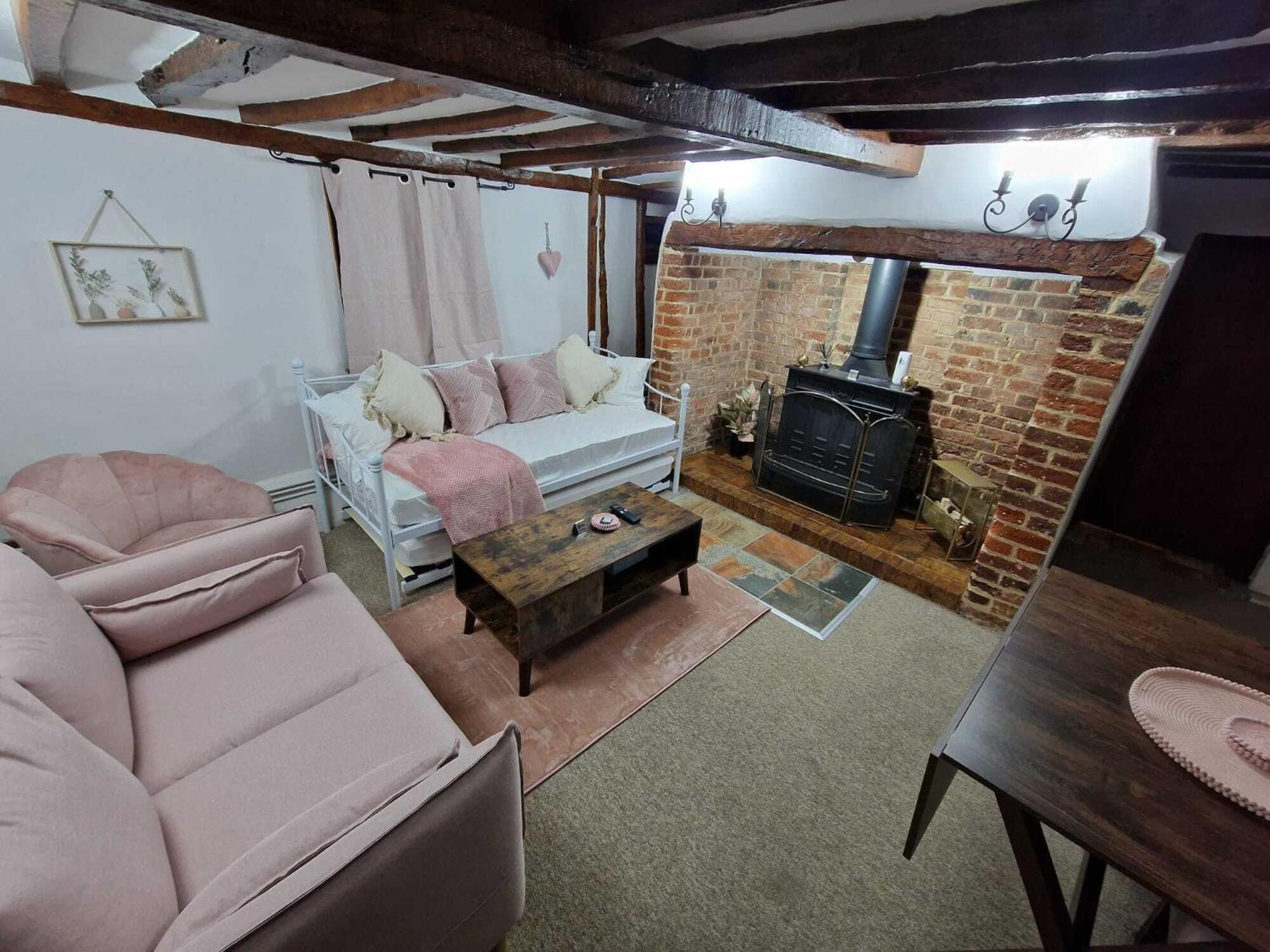 Two Bedroom Grade Ll Cottage At Az Luxury Stays Honey Horsefield With Wifi And Free Parking Hundon Exterior foto